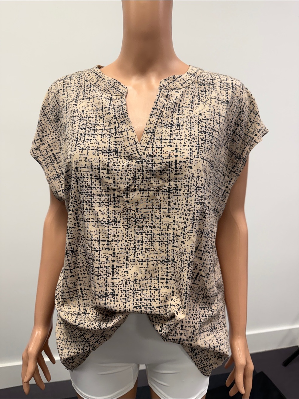 Woven Notch-Neck Short-Sleeve Top in Beige and Black